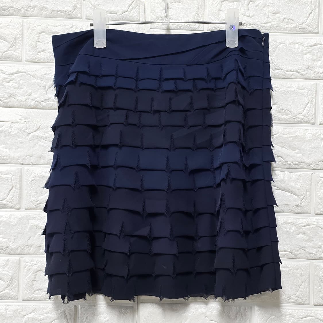 택포// 28인치 한섬 시스템 네이비 프릴 레이온 스커트 상품이미지1