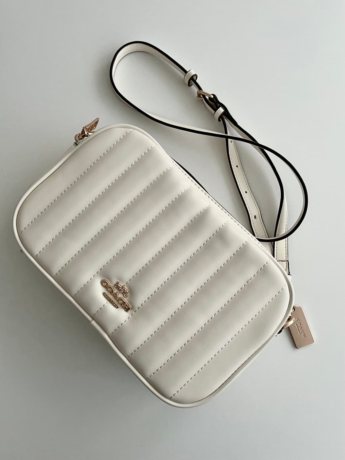 코치 COACH 퀼팅 크로스백 아이보리 상품이미지1