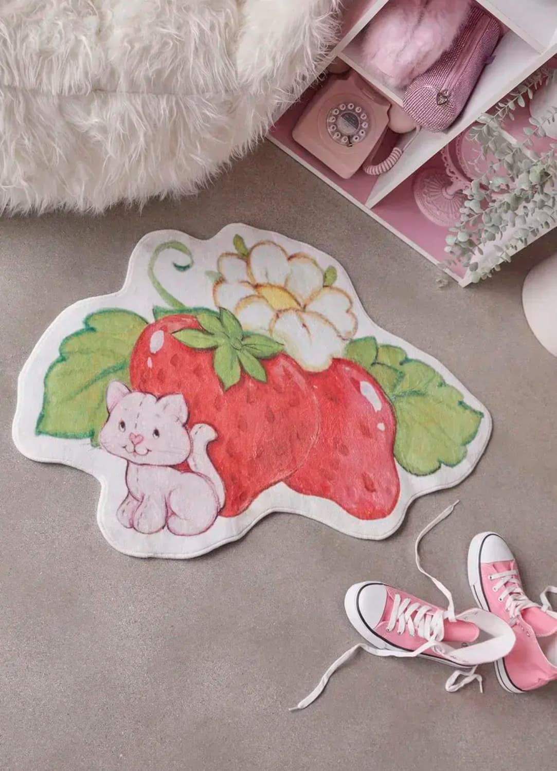 Dolls Kill X Strawberry Shortcake 러그 매트 상품이미지1