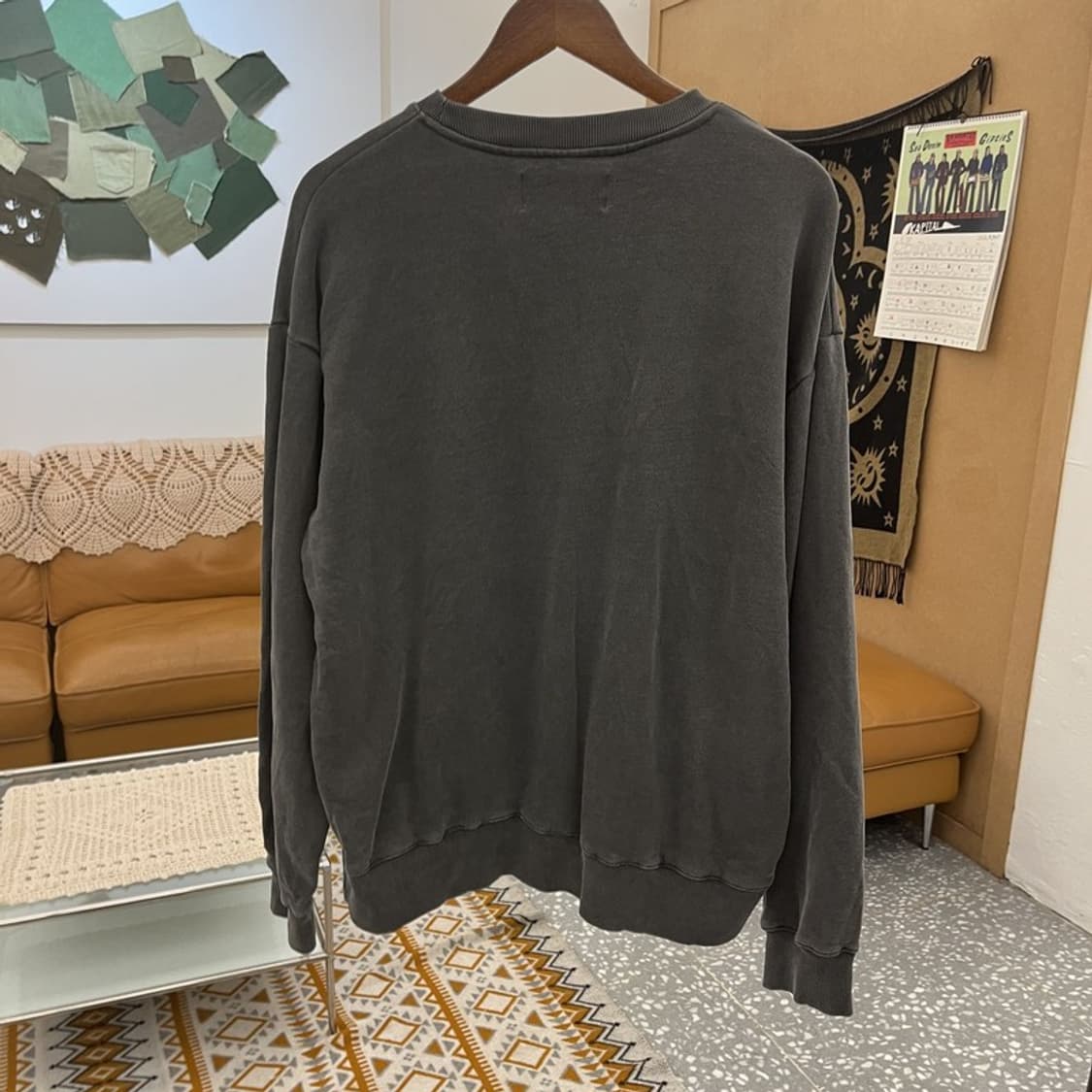 마뗑킴 그런지 데미지디테일 오버핏 스몰로고 맨투맨 F C10992 상품이미지4