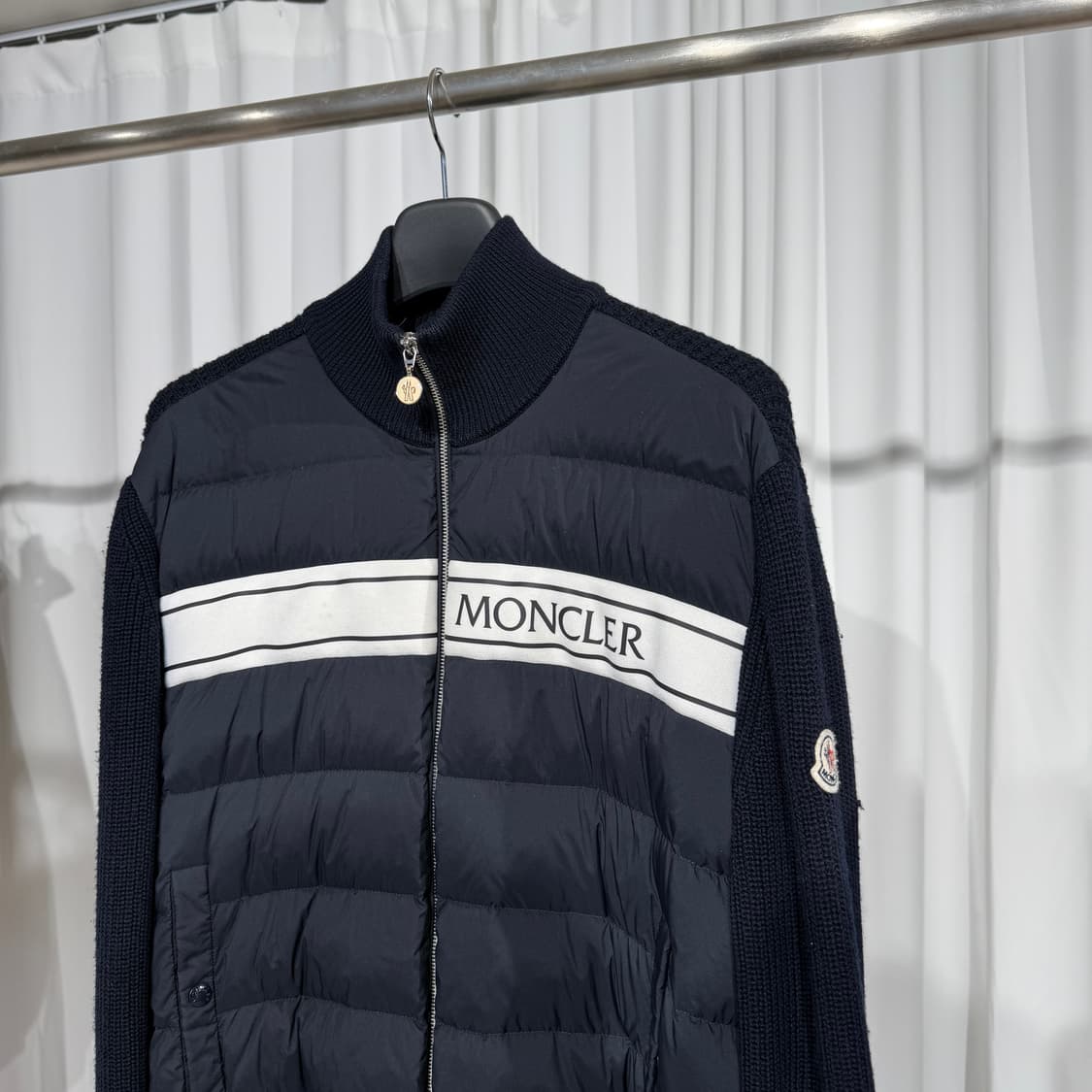 (2XL) 몽클레어  화이트 라이닝 로고 패치 니트패딩 네이비 상품이미지2