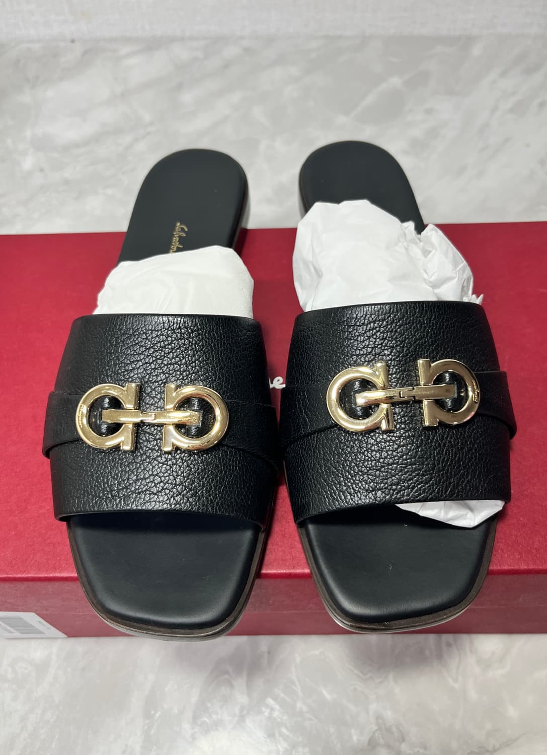 새상품)페라가모 블랙 Gancini 뮬 슬리퍼 6.5 상품이미지1