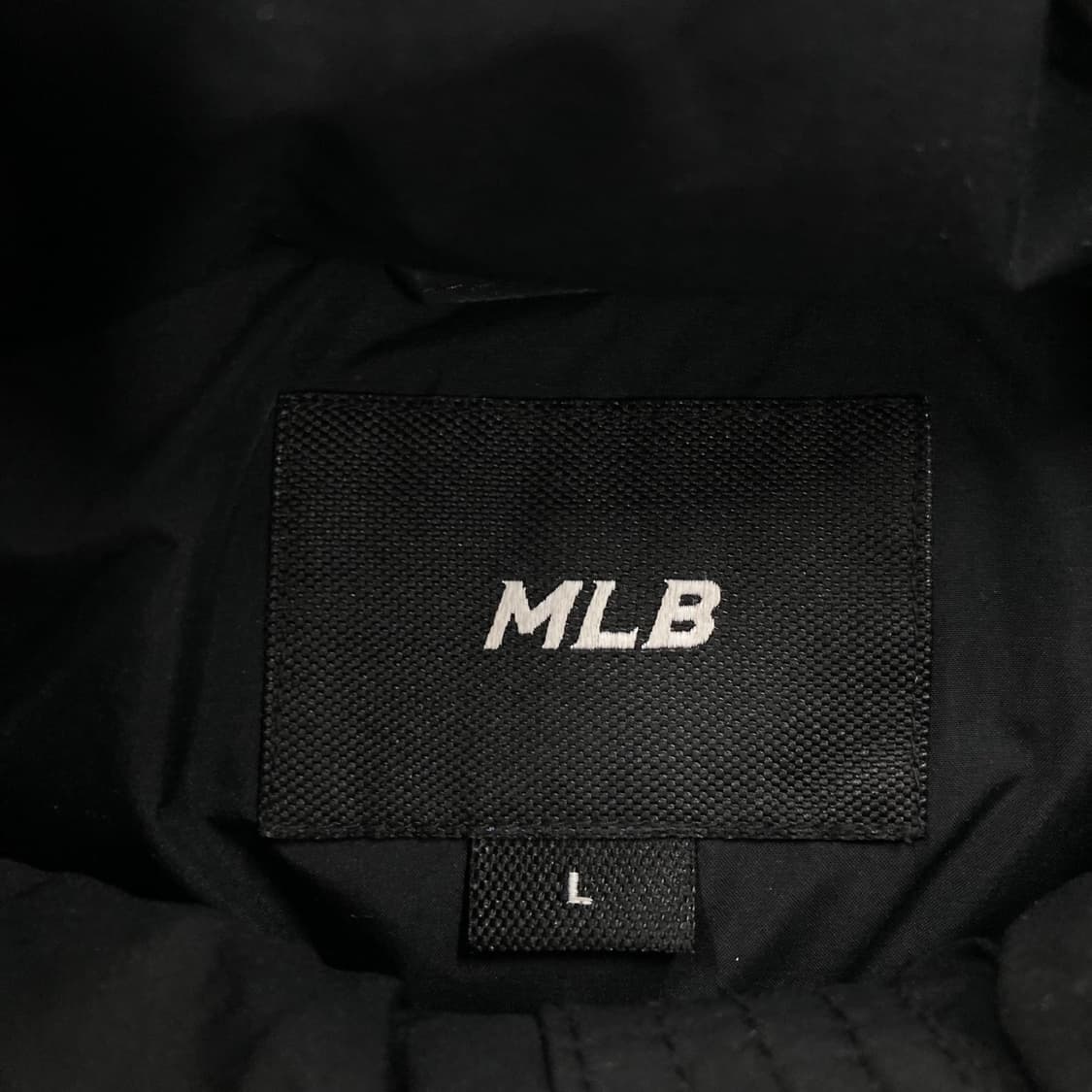 MLB 블랙 컬러 뉴욕양키스 빅로고 덕다운 푸퍼 패딩 상품이미지4