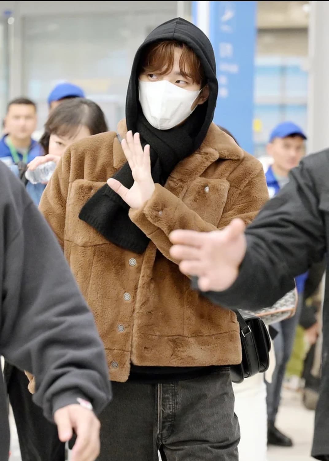 생로랑 23 F/W Faux Fur 트러커 자켓 판매 합니다. 상품이미지1