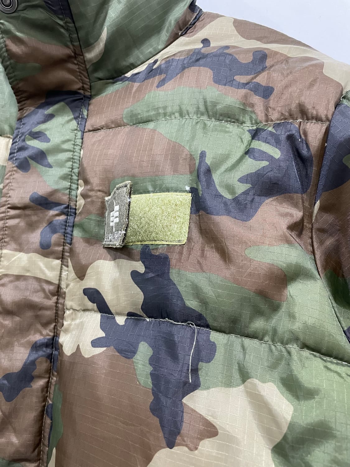 Alpha Industries 알파인터스트리 카모 로고패치 패딩 상품이미지6