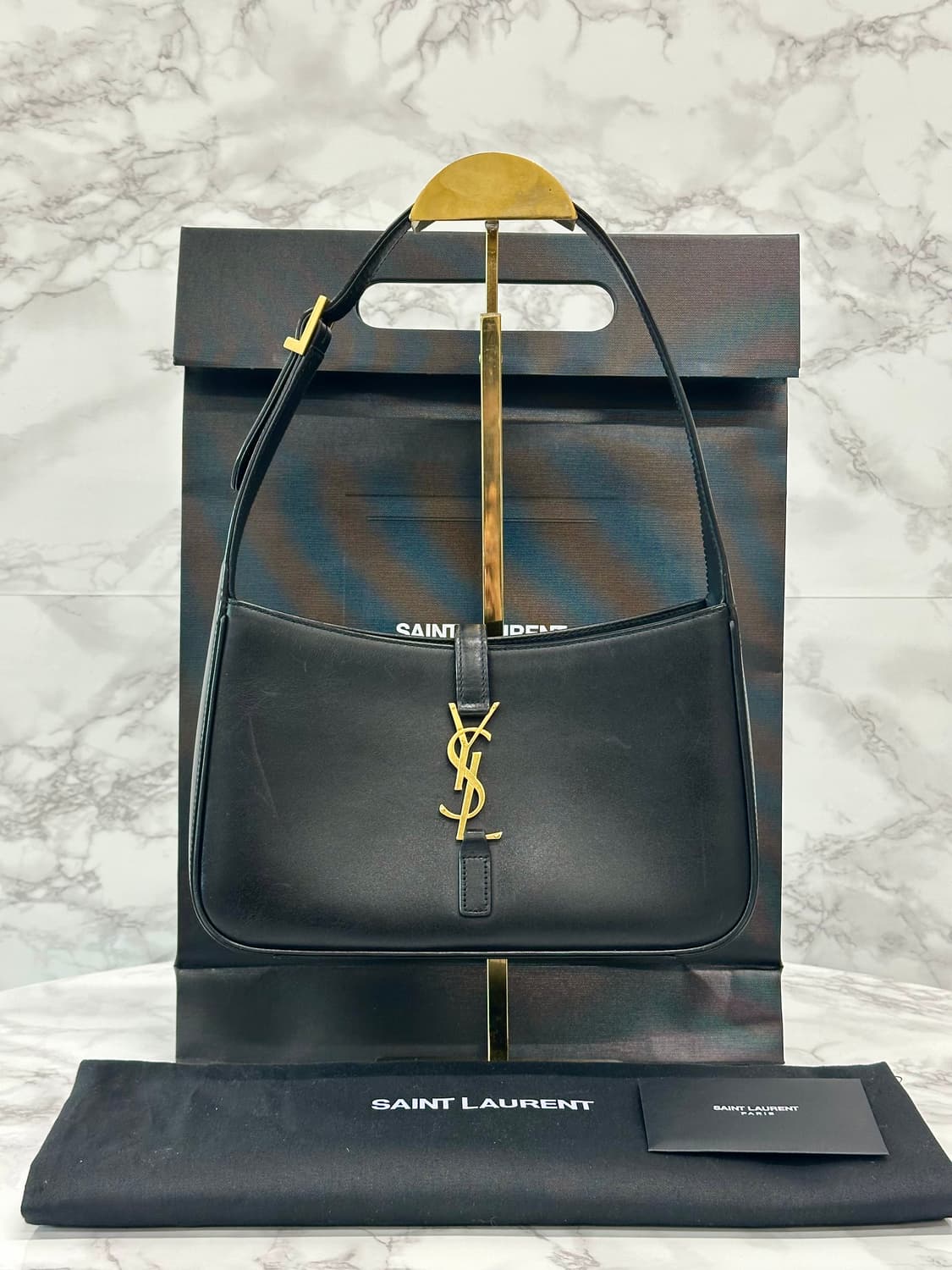 [정품] 생로랑 le 5 a 7 호보백 미디움 블랙 상품이미지1