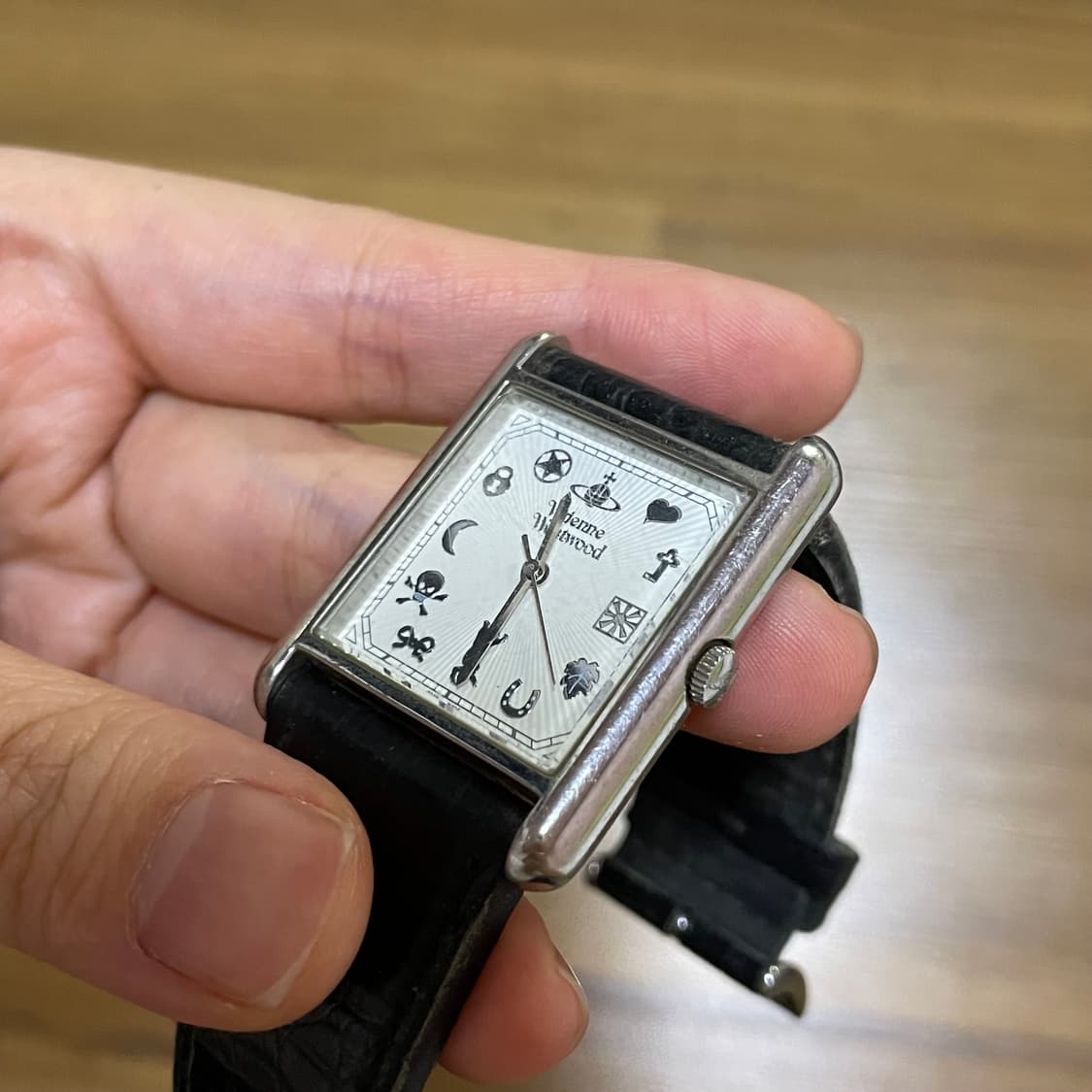 비비안웨스트우드 아이콘 손목시계 크리스마스 한정 상품이미지7