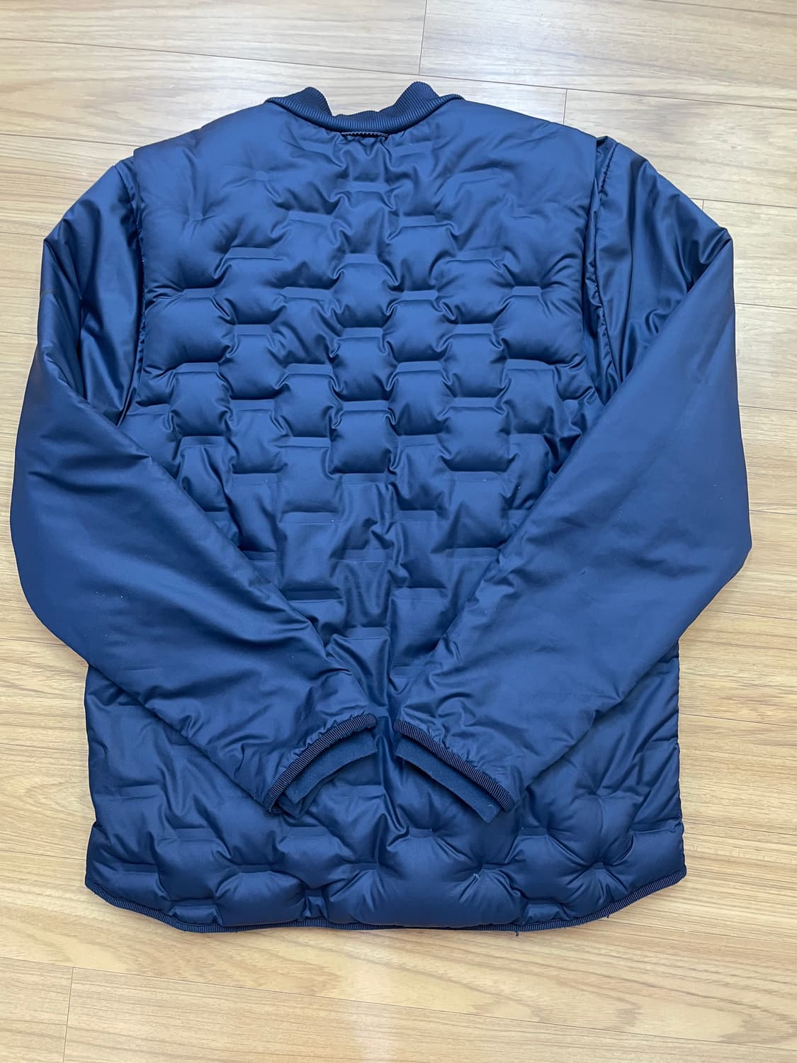 나이키 에어로로프트 패딩 자켓 XL사이즈입니다. 겉감, 안감 모두 긁힘이 상품이미지2