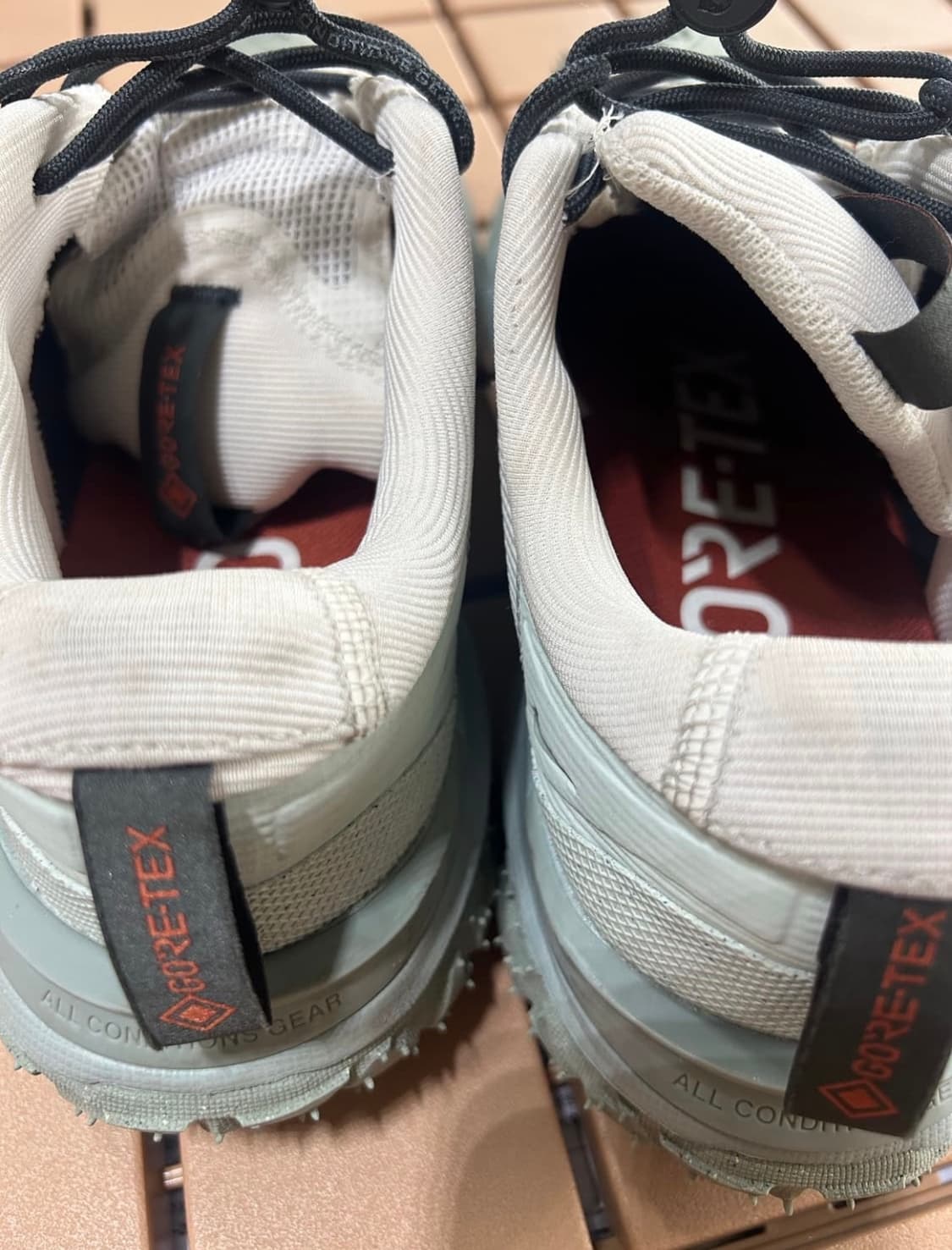 나이키 ACG 마운틴 플라이 2 로우 고어텍스 팬텀 다 상품이미지2