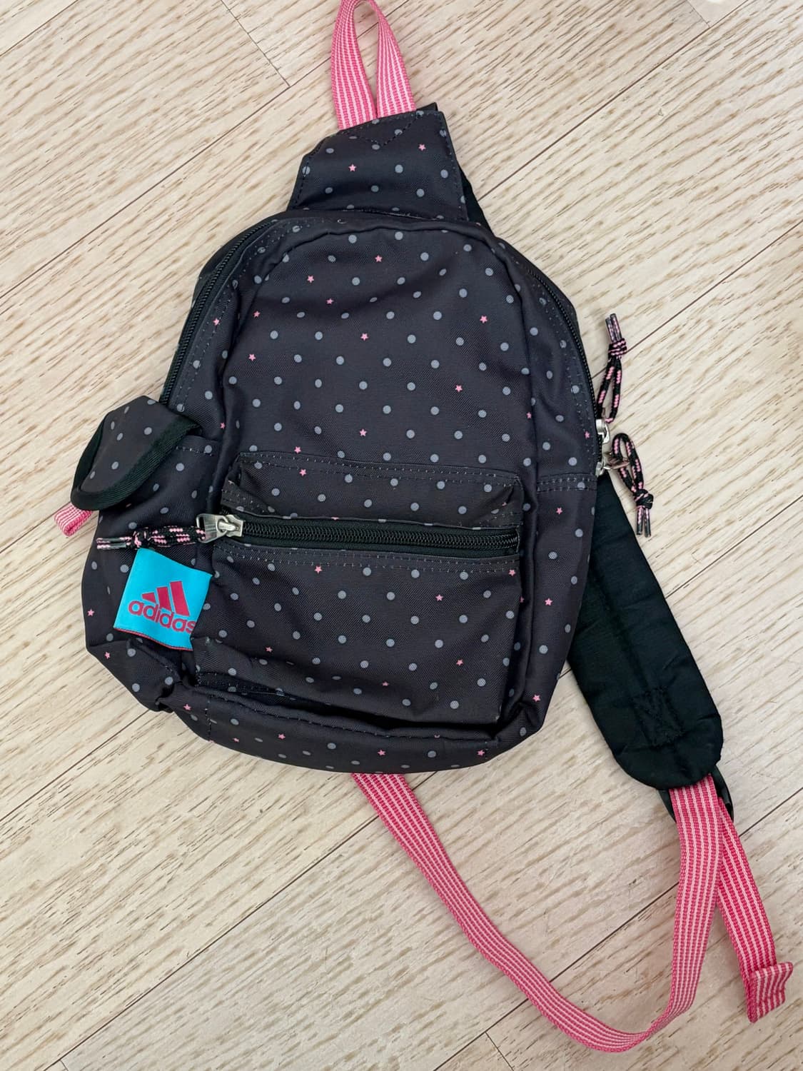 아디다스 별 도트 슬링백 상품이미지1