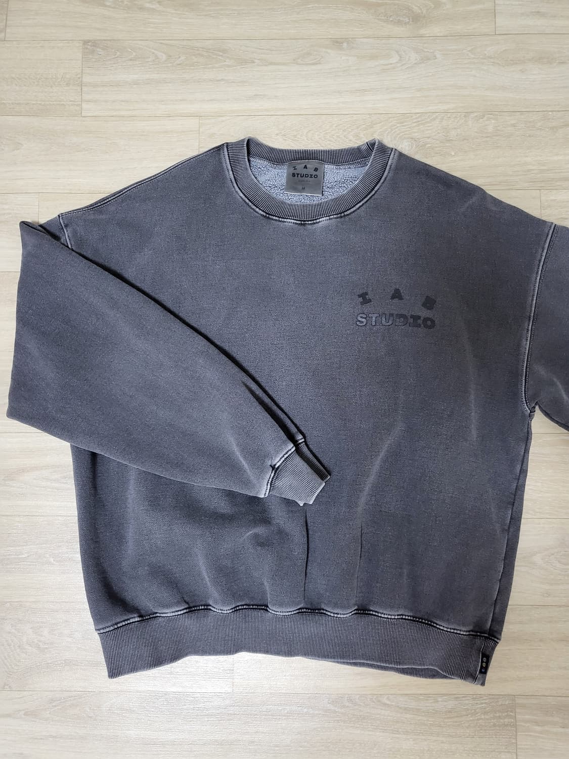 IAB 아이앱 스투디오 피그먼트맨투맨M 상품이미지1