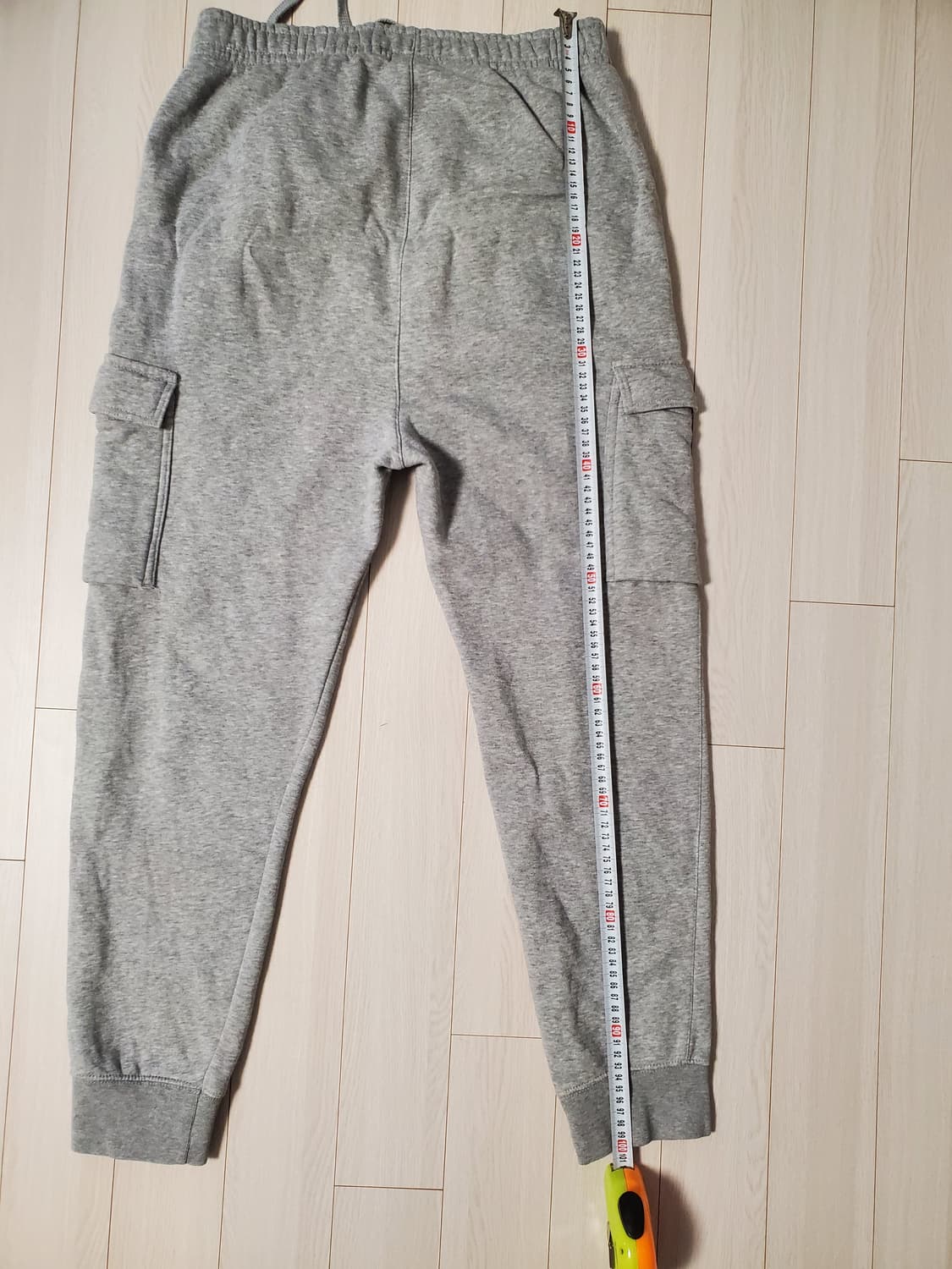 나이키 그레이 카고 조거 기모 팬츠 사이즈M

오염 하자 없이 깨끗해요^ 상품이미지9