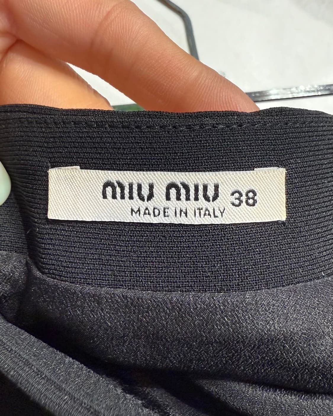 미우미우 블랙 스캘럽 미니스커트  상품이미지8