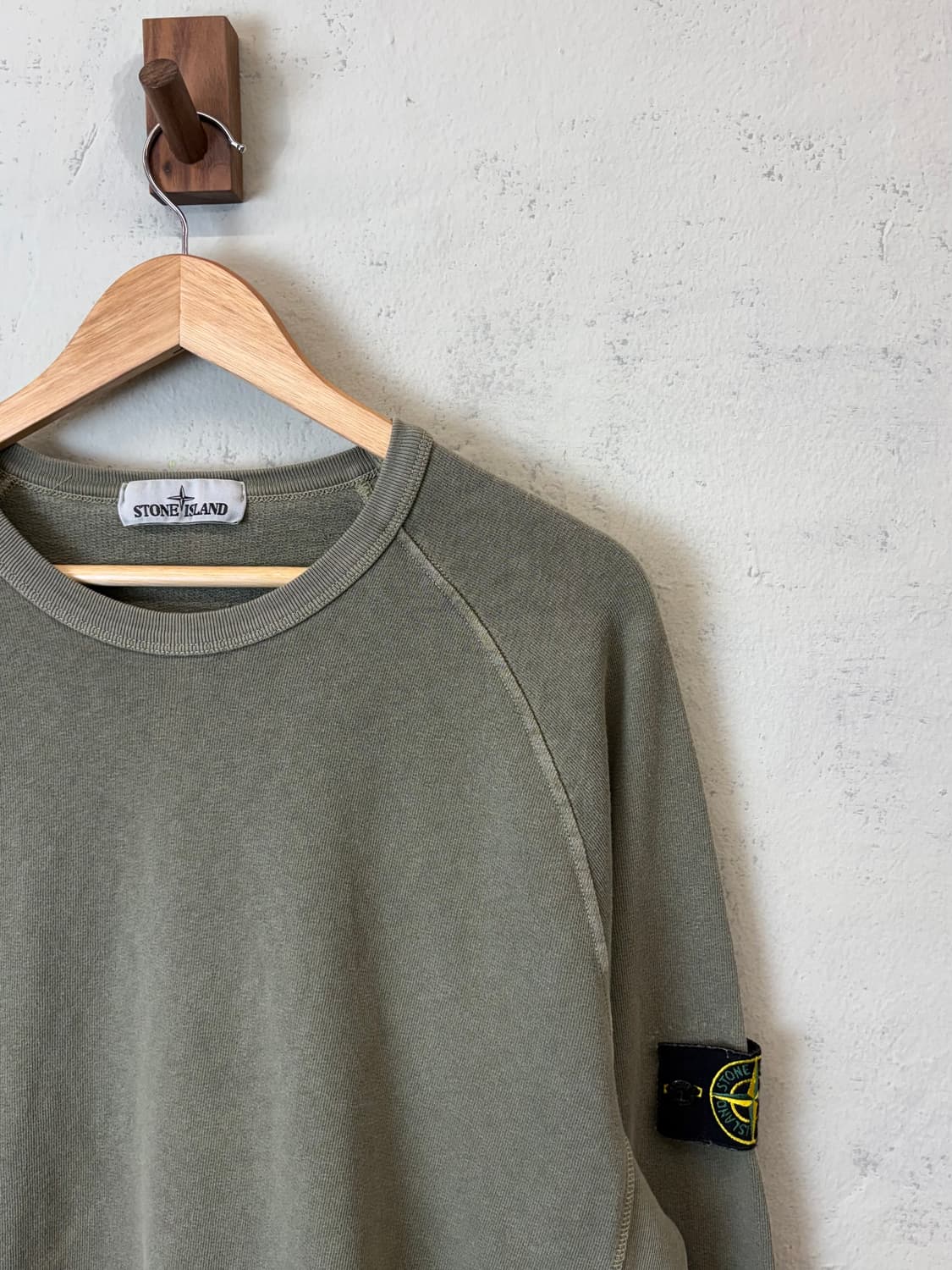 스톤아일랜드 백화점 택 정품 와펜 맨투맨 카키 상품이미지2