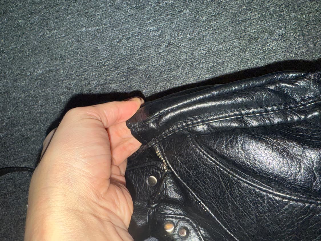 이우가마카라스 스터드레더 숄더백 / 블랙 상품이미지6