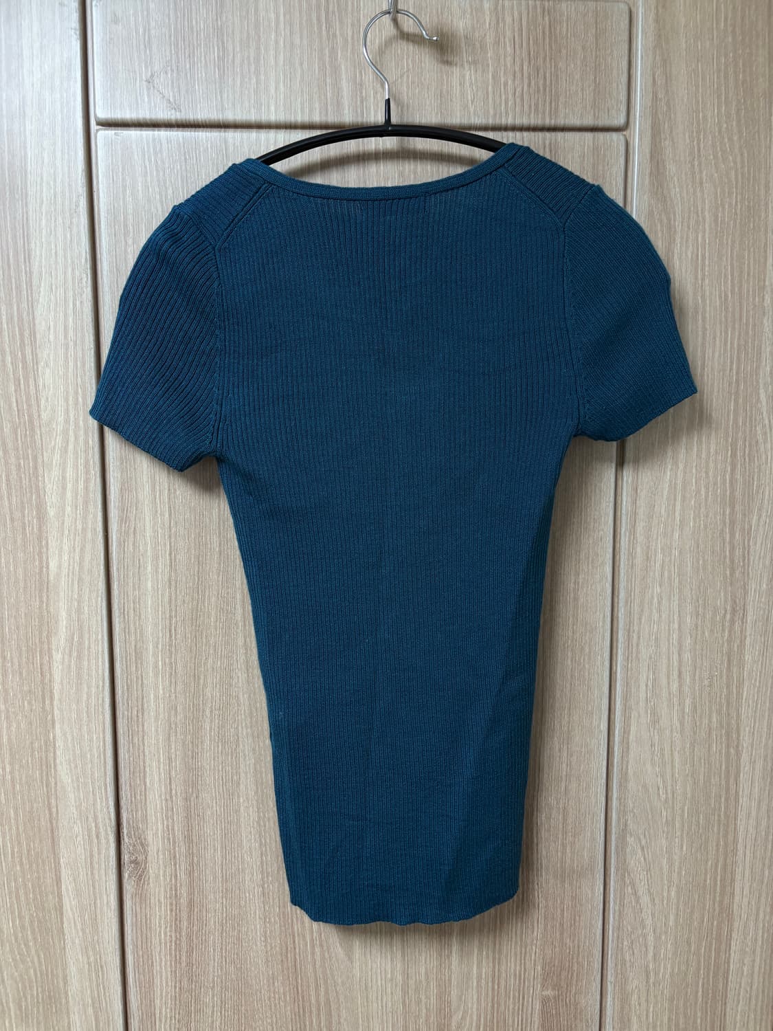꼼사 이즘 브이넥 상품이미지2