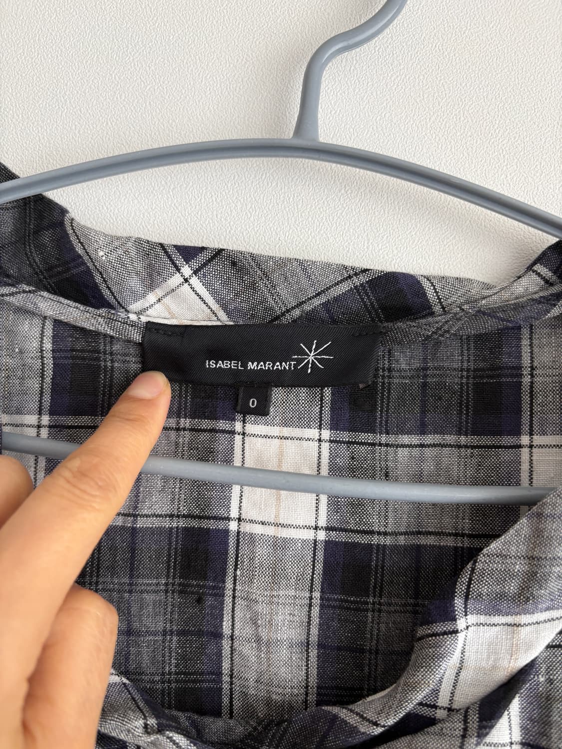 이자벨마랑 퍼프소매 언발 체크 린넨 블라우스 0 상품이미지3