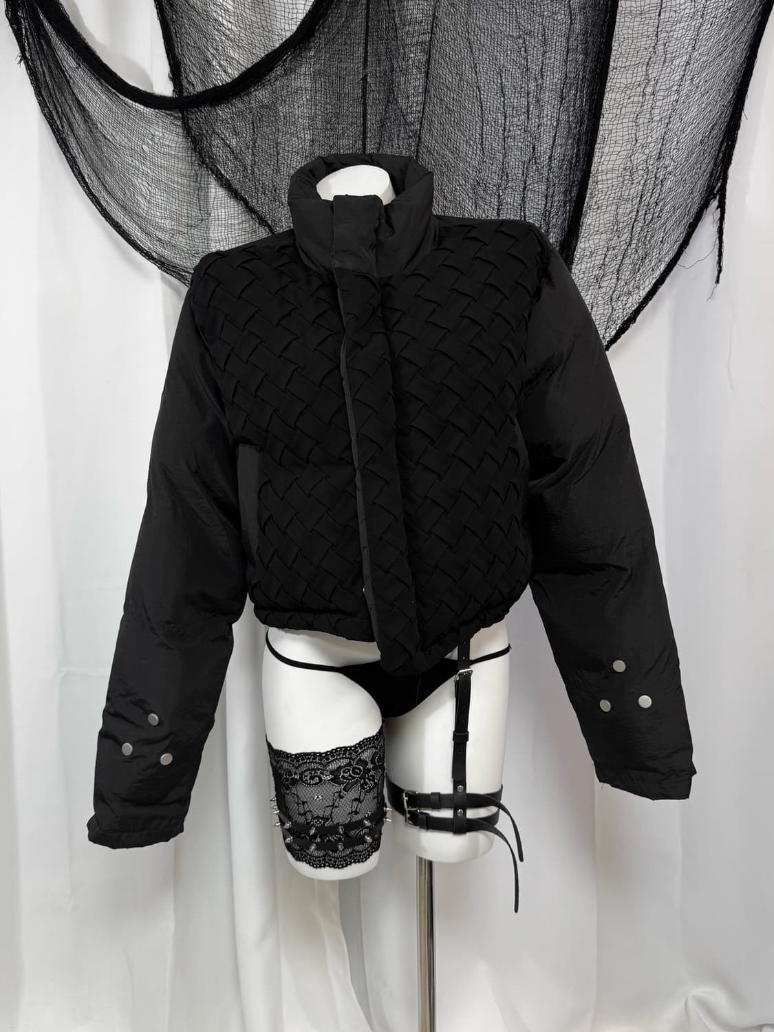 black detail padding 상품이미지1