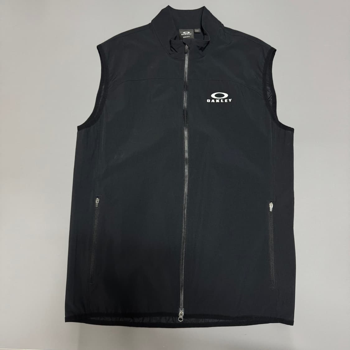 오클리(OAKLEY) 블랙 서클로고 나일론 폴리에스터 하이넥 집업 베스트 상품이미지6