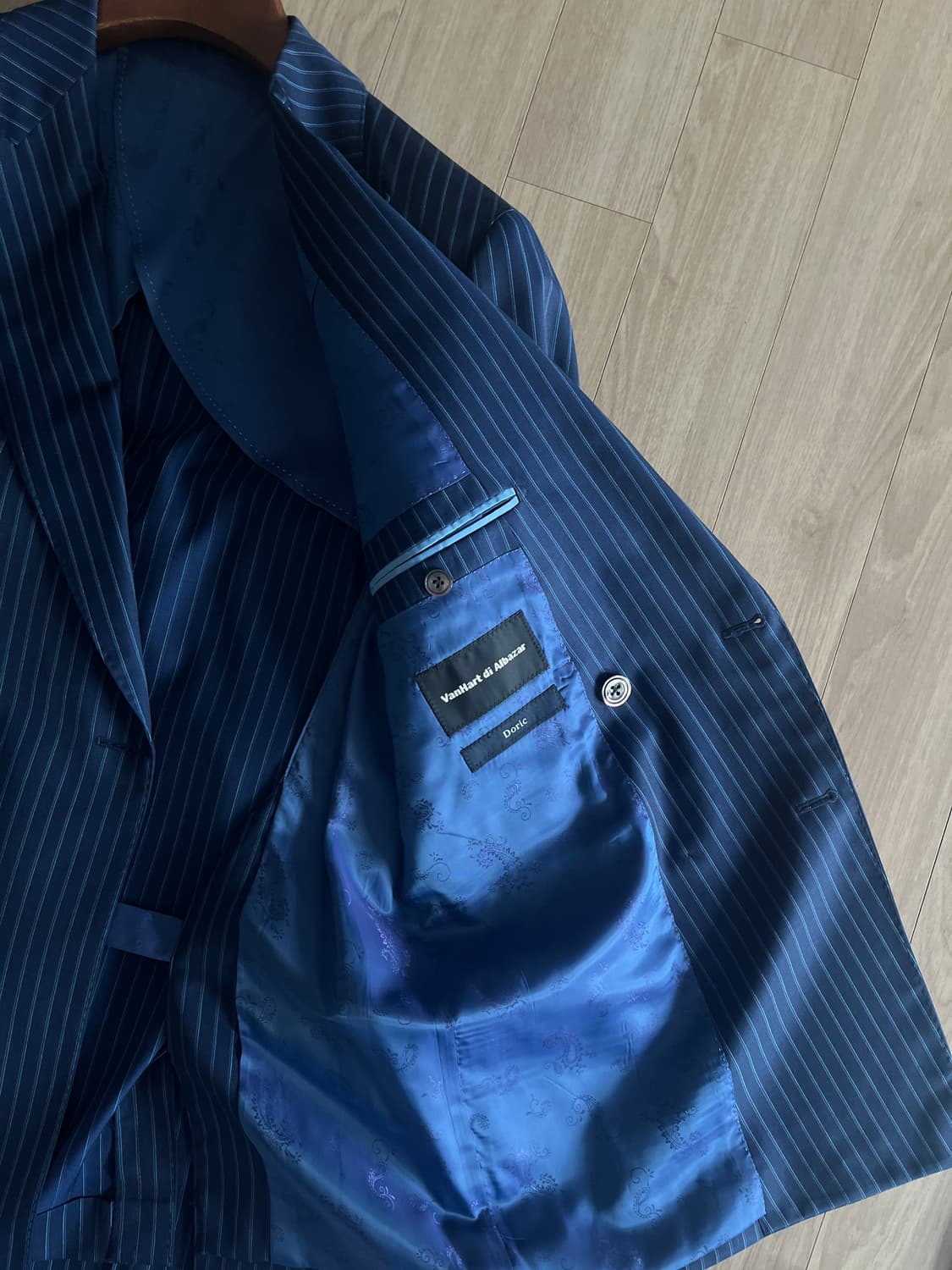 네이비 스트라이프 더블버튼 정장 셋업 (반하트) 상품이미지4