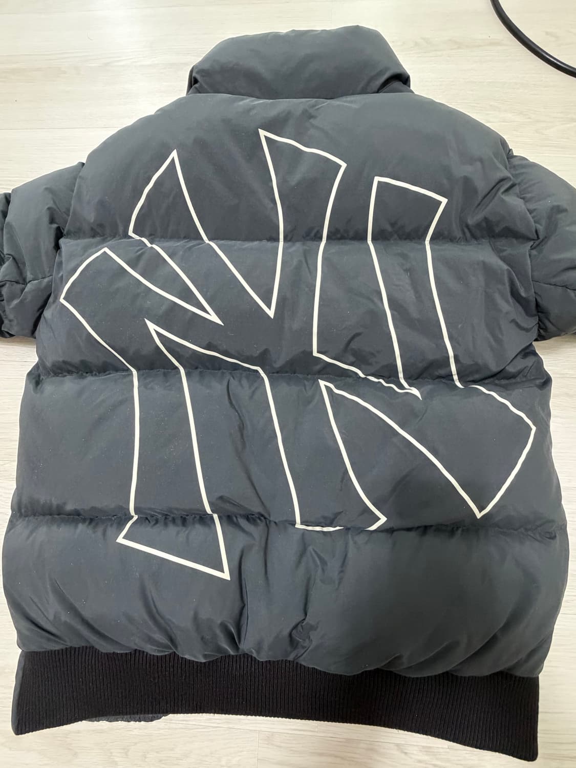 MLB NY 메가로고 패딩( size M ) 지금은 단종된 디자인 상품이미지3