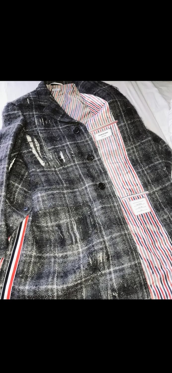 톰브라운 체크 데미지 한정판 코트 상품이미지7