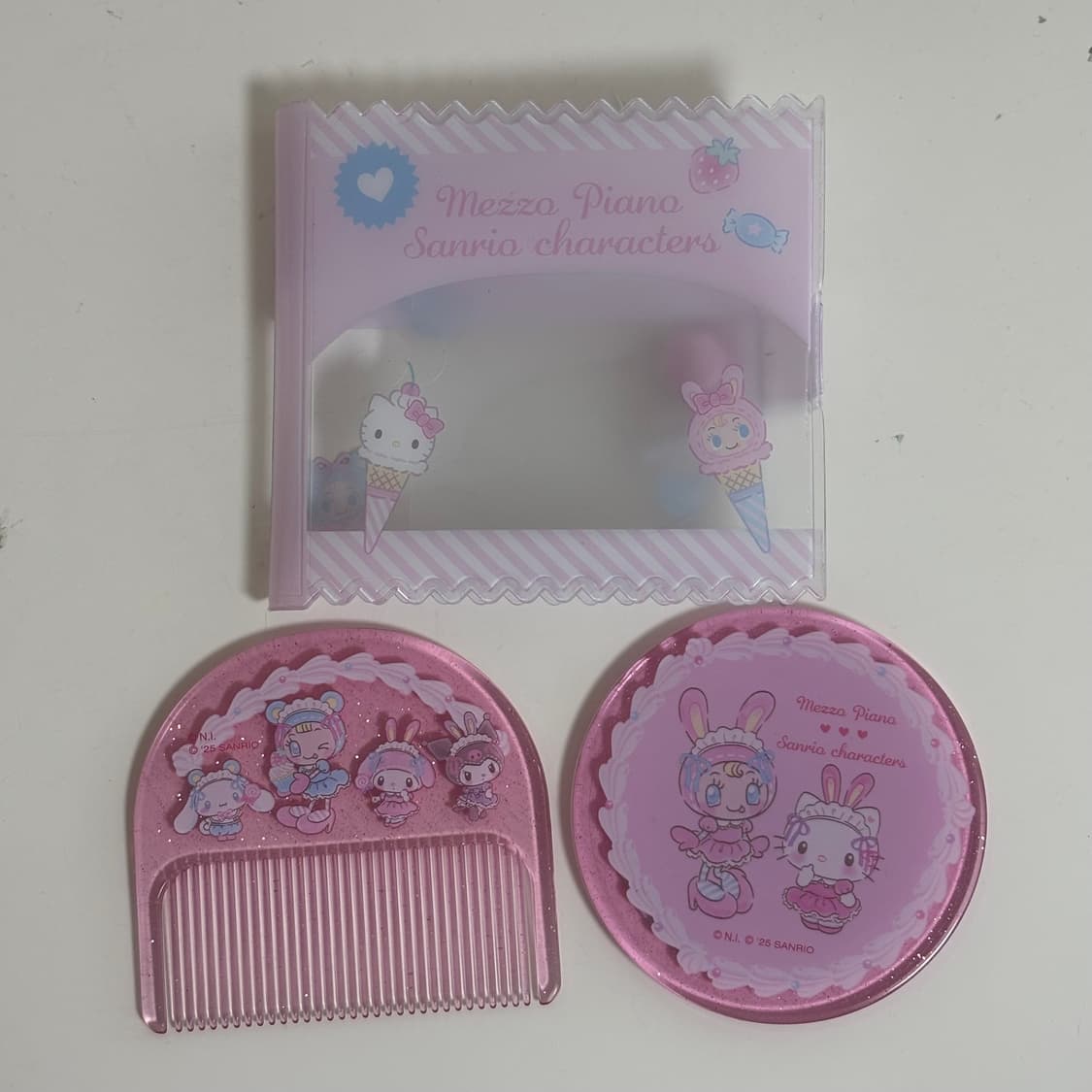 mezzo piano x 산리오 빗&거울 세트  상품이미지7