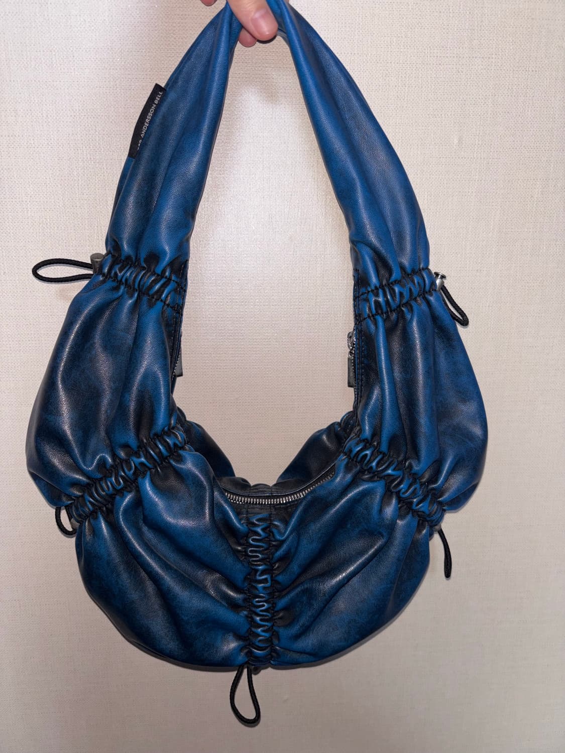 앤더슨벨 덤플링 레더 백 상품이미지2