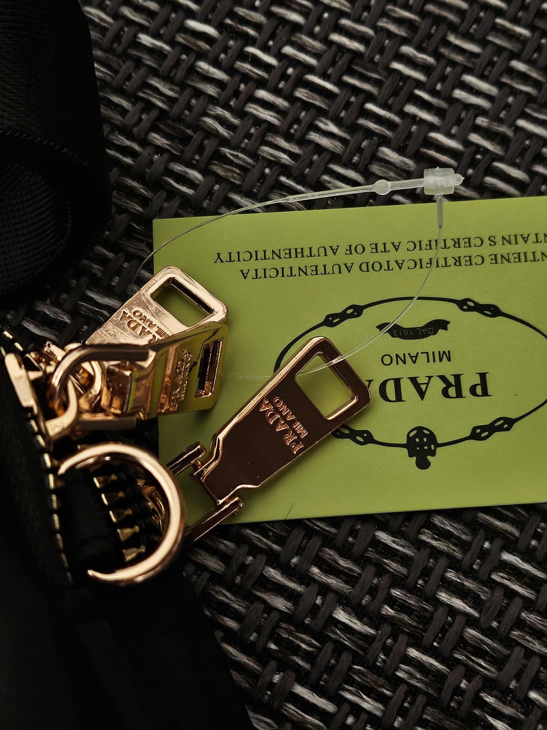 프라다 3지퍼 크로스백 미니백 파우치 상품이미지4