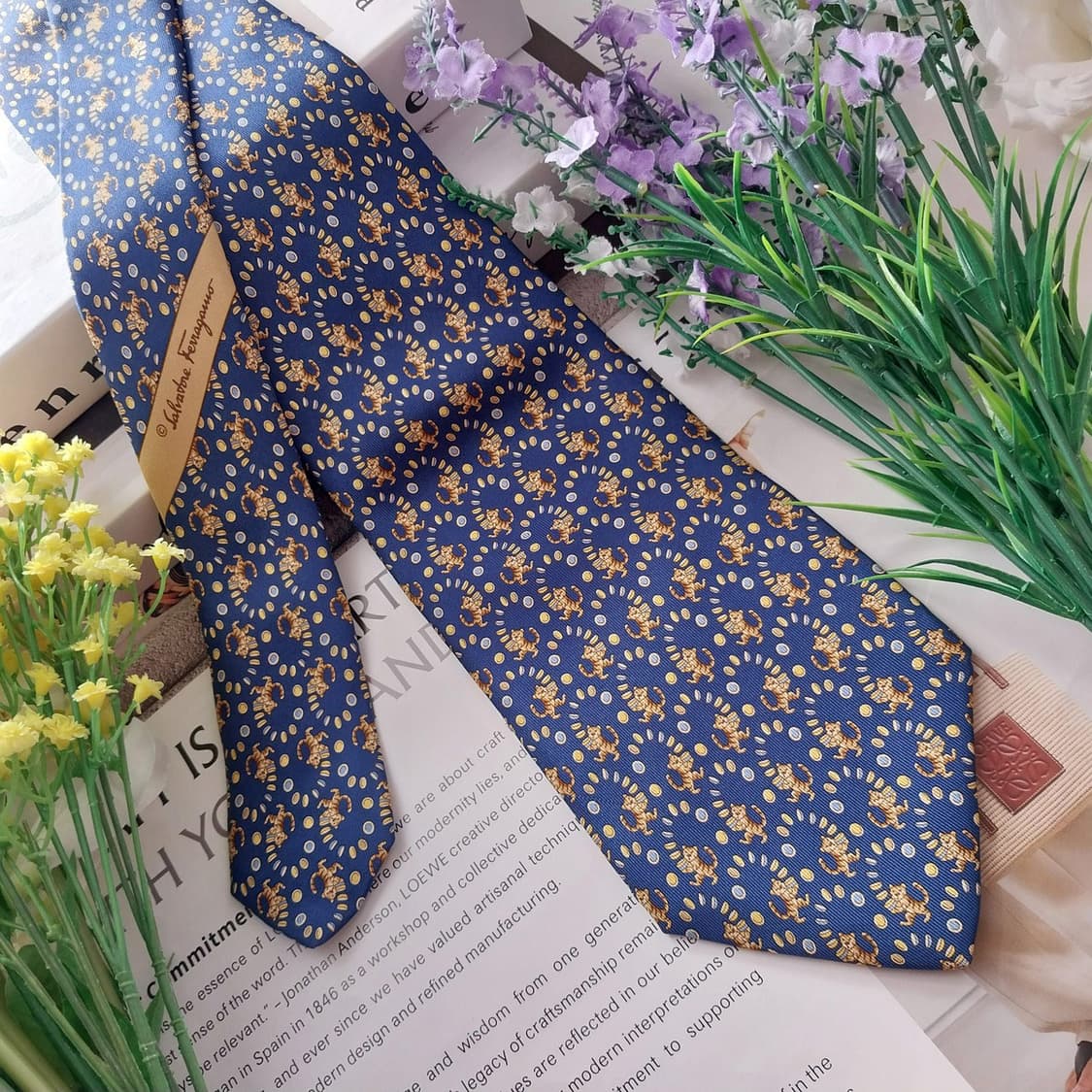 페라가모 실크 블루 호랑이 넥타이 9.5cm A+등급 K1348 
  상품이미지3