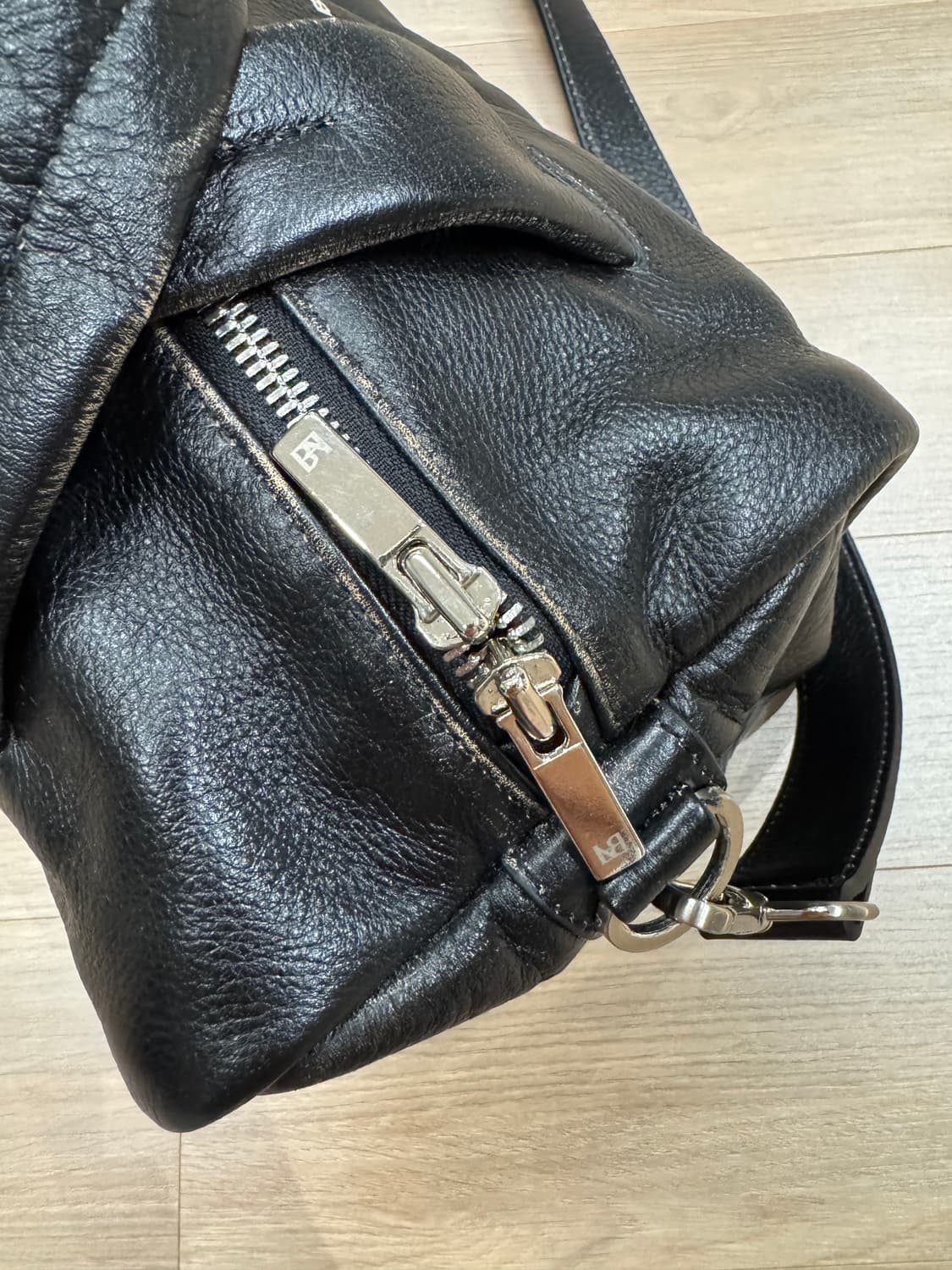 라벨아카이브 Ron bag black tan 상품이미지5