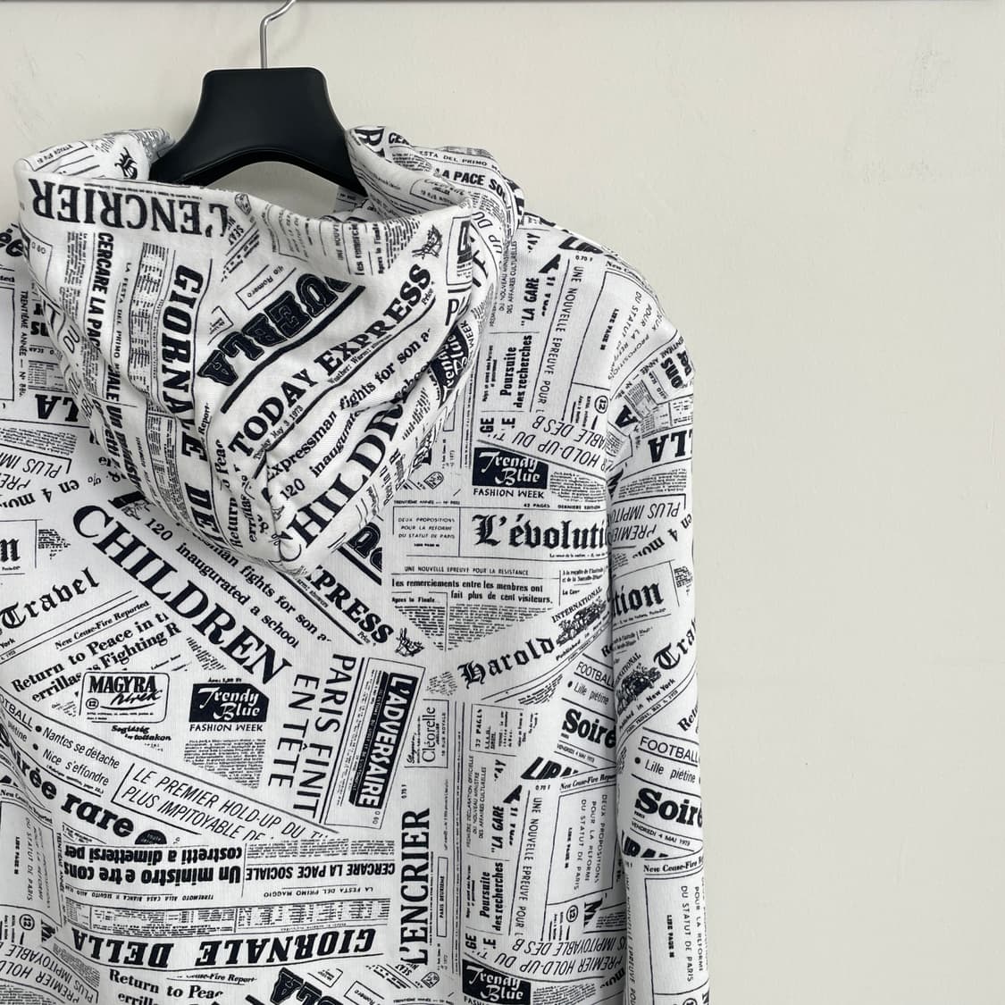 산드로 옴므 뉴스페이퍼 후드 상품이미지6