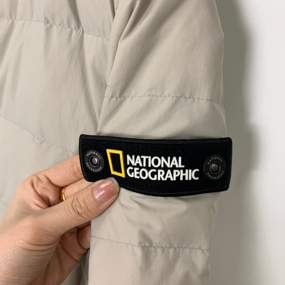 네셔널지오그래픽 와펜 베이지 경량 패딩 상품이미지5