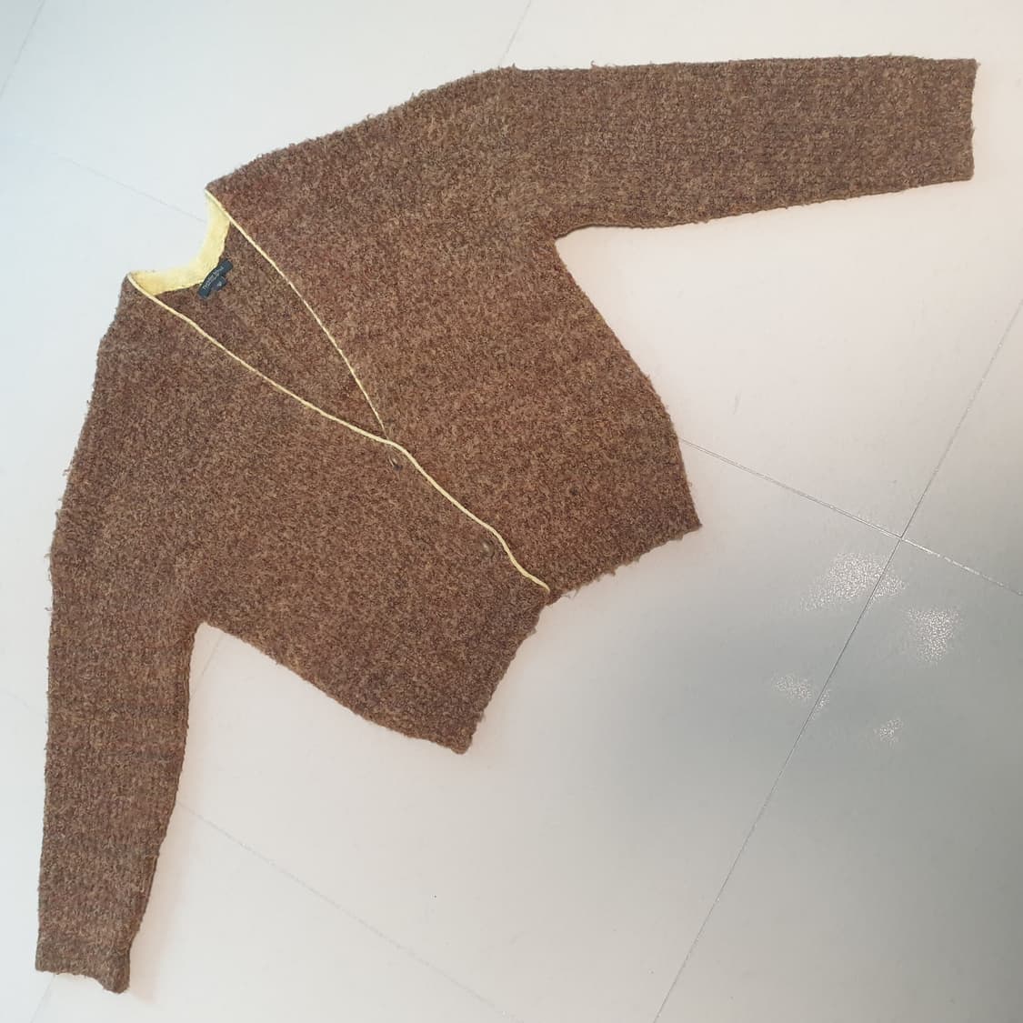 써스데이아일랜드 브라운 부클 숏 가디건 상품이미지2