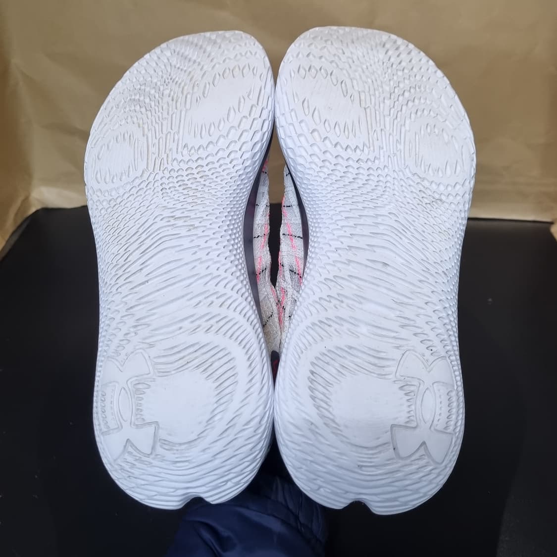 언더아머 플로우 벨로시티 남성런닝화285 상품이미지3