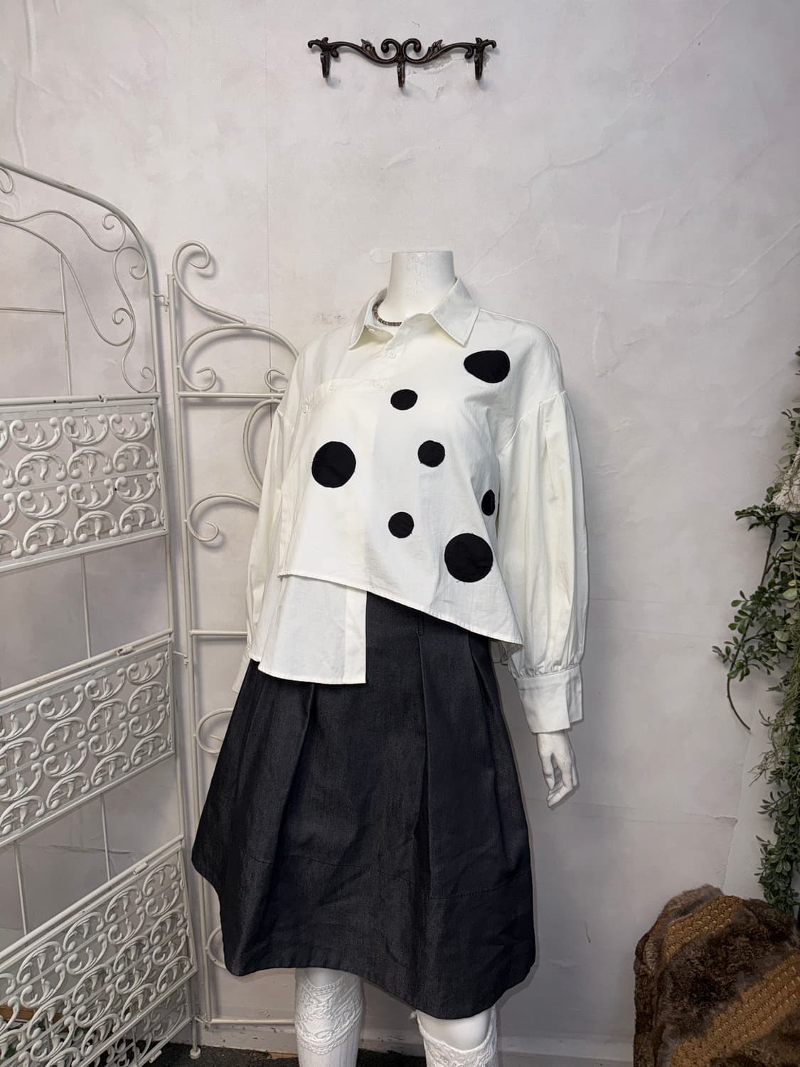 Dot unbalanced button puff blouse 상품이미지3