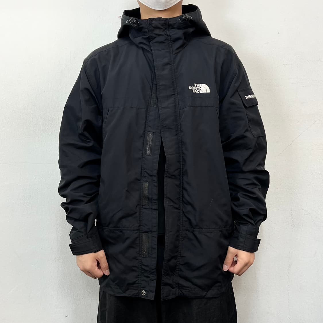 노스페이스 블랙 사이드로고 투웨이 후드 바람막이 자켓 상품이미지2