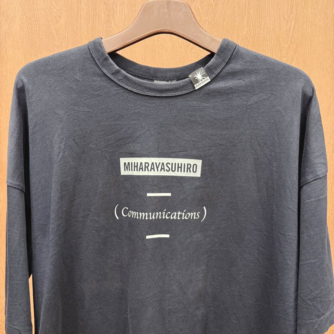 미하라 야스히로 GU 협업 라인 커뮤니케이션 프린팅 반팔 네이비 상품이미지4