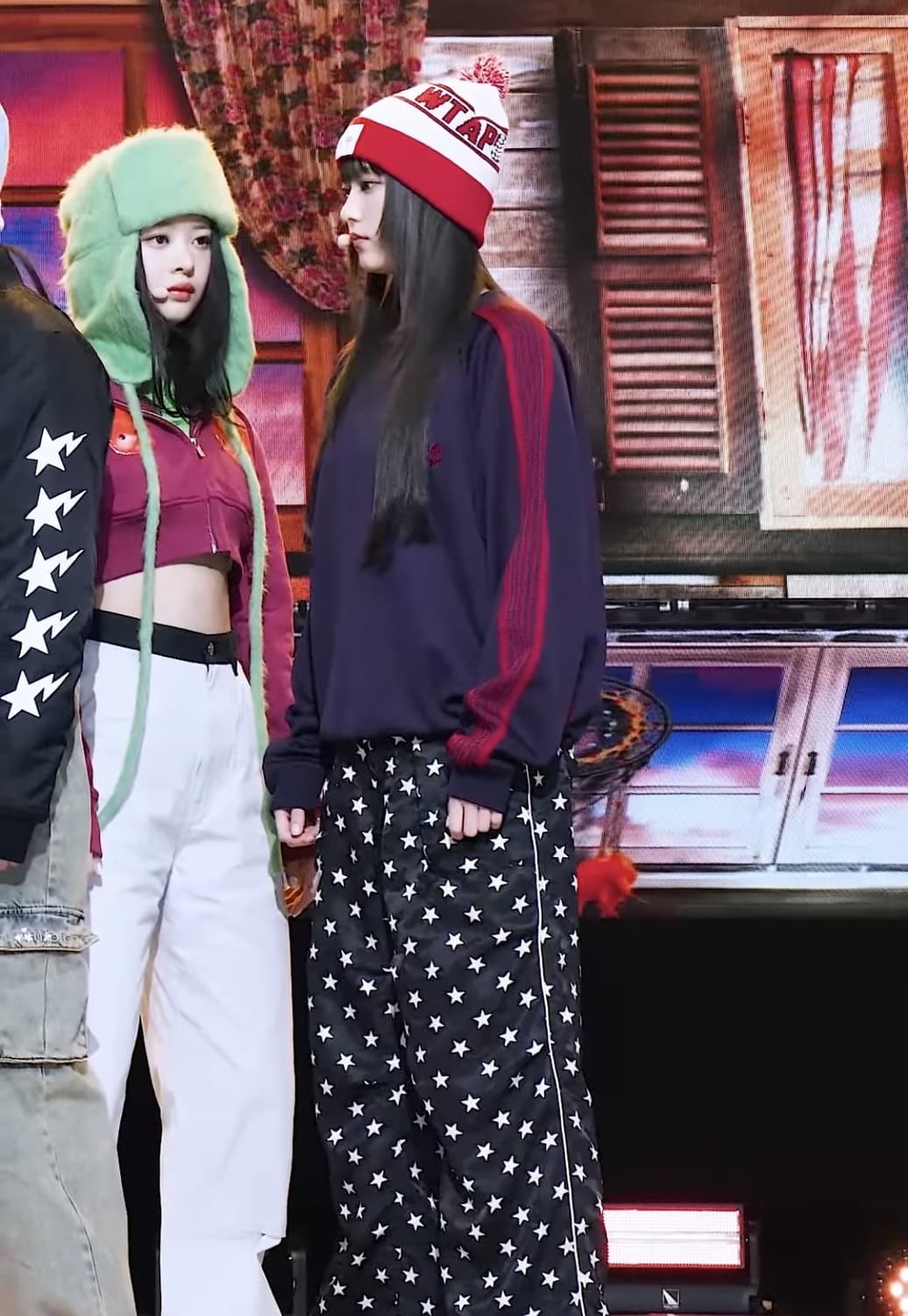 니들스 크루넥 맨투맨 다크퍼플 L사이즈(뉴진스 강해린 착용) 상품이미지2