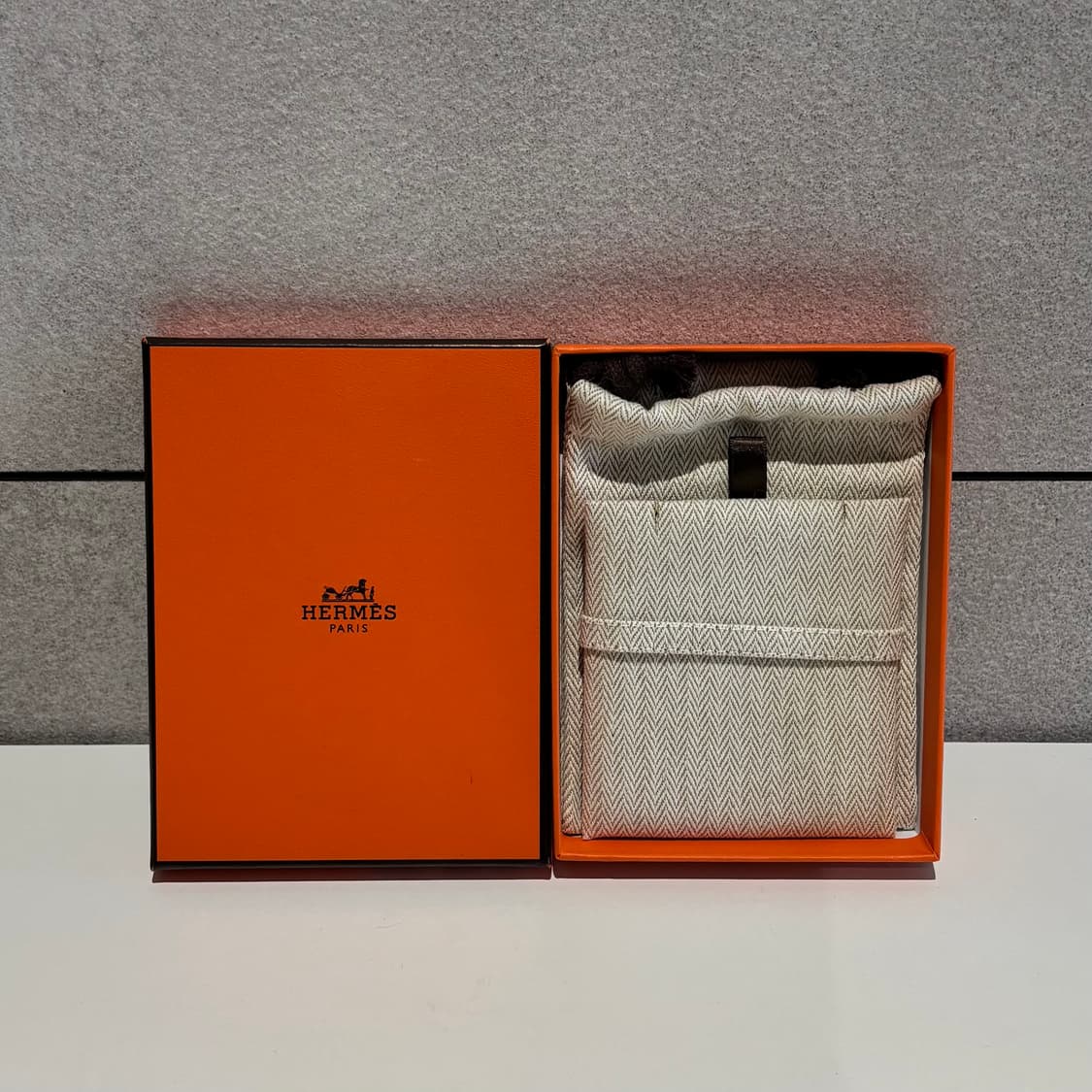 A+ MINI사이즈 에르메스 팝아슈 목걸이 블랙&골드 (박스/더스트) 상품이미지7