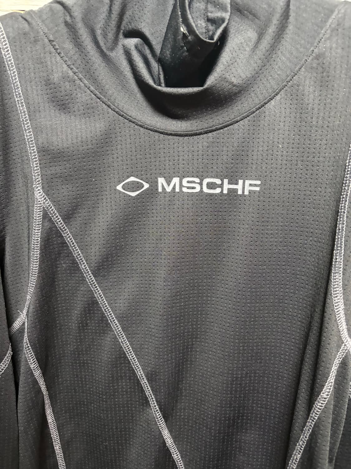 미스치프 드레이프 터틀넥 m사이즈 판매합니다 상품이미지1