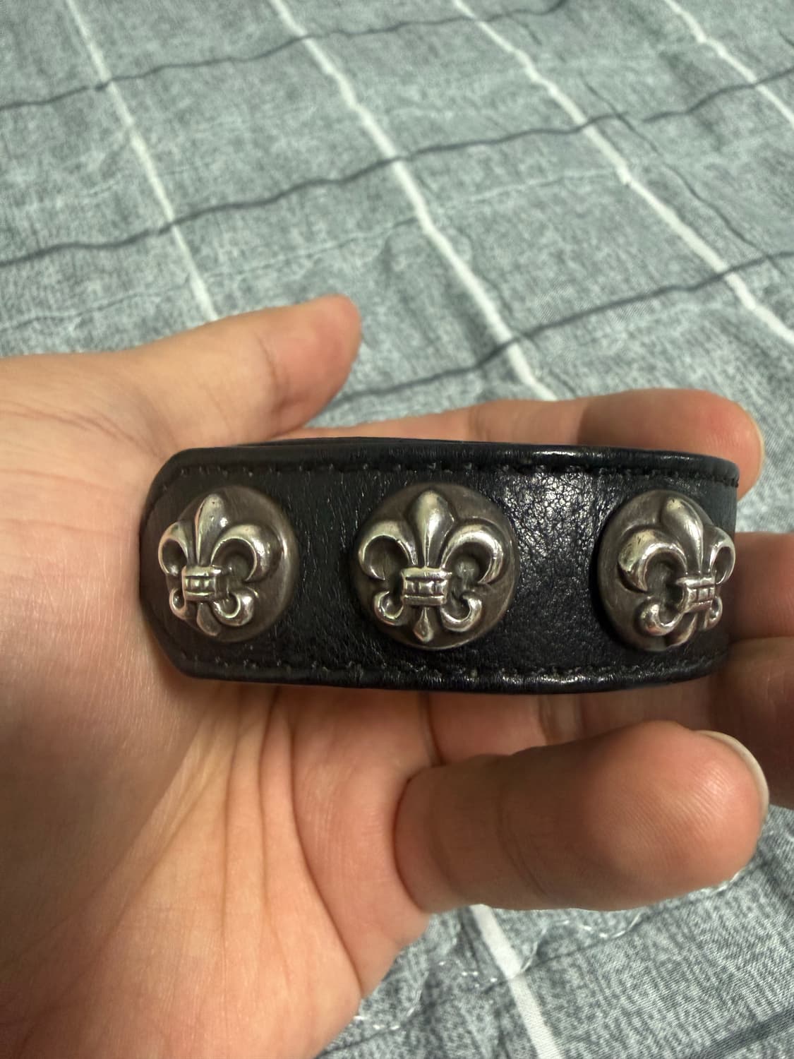 크롬하츠 플레어 3버튼 레더팔찌 거의새거 단품 상품이미지1