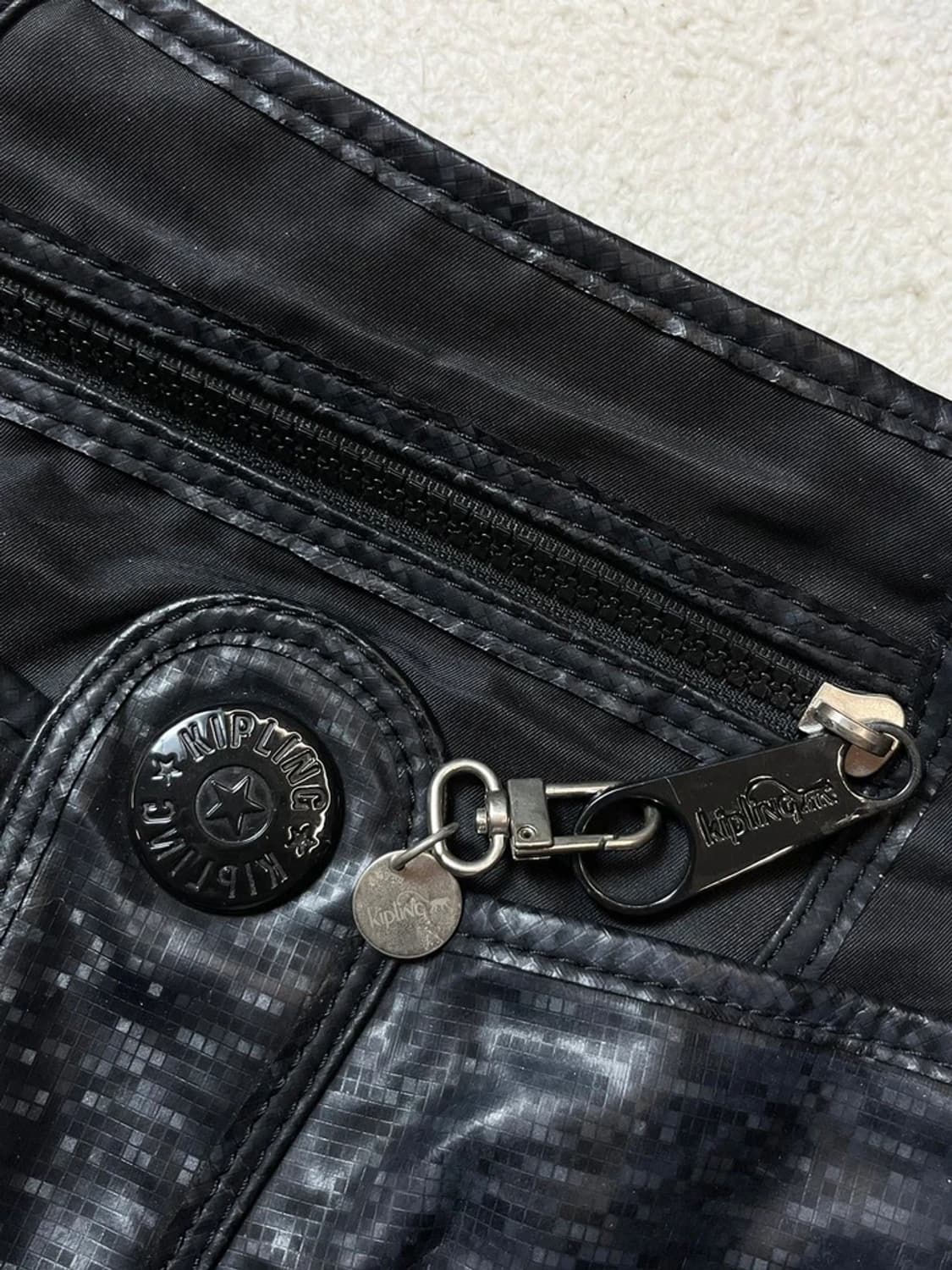 키플링 00s Y2K 글로시 배색 미니 크로스백 Q1240 상품이미지4