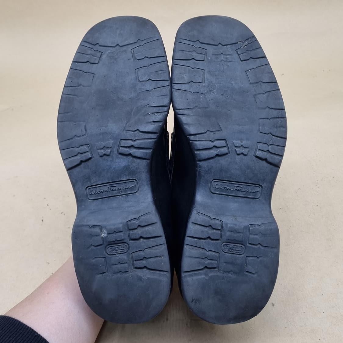 정품 페라가모 남성로퍼 255 상품이미지3