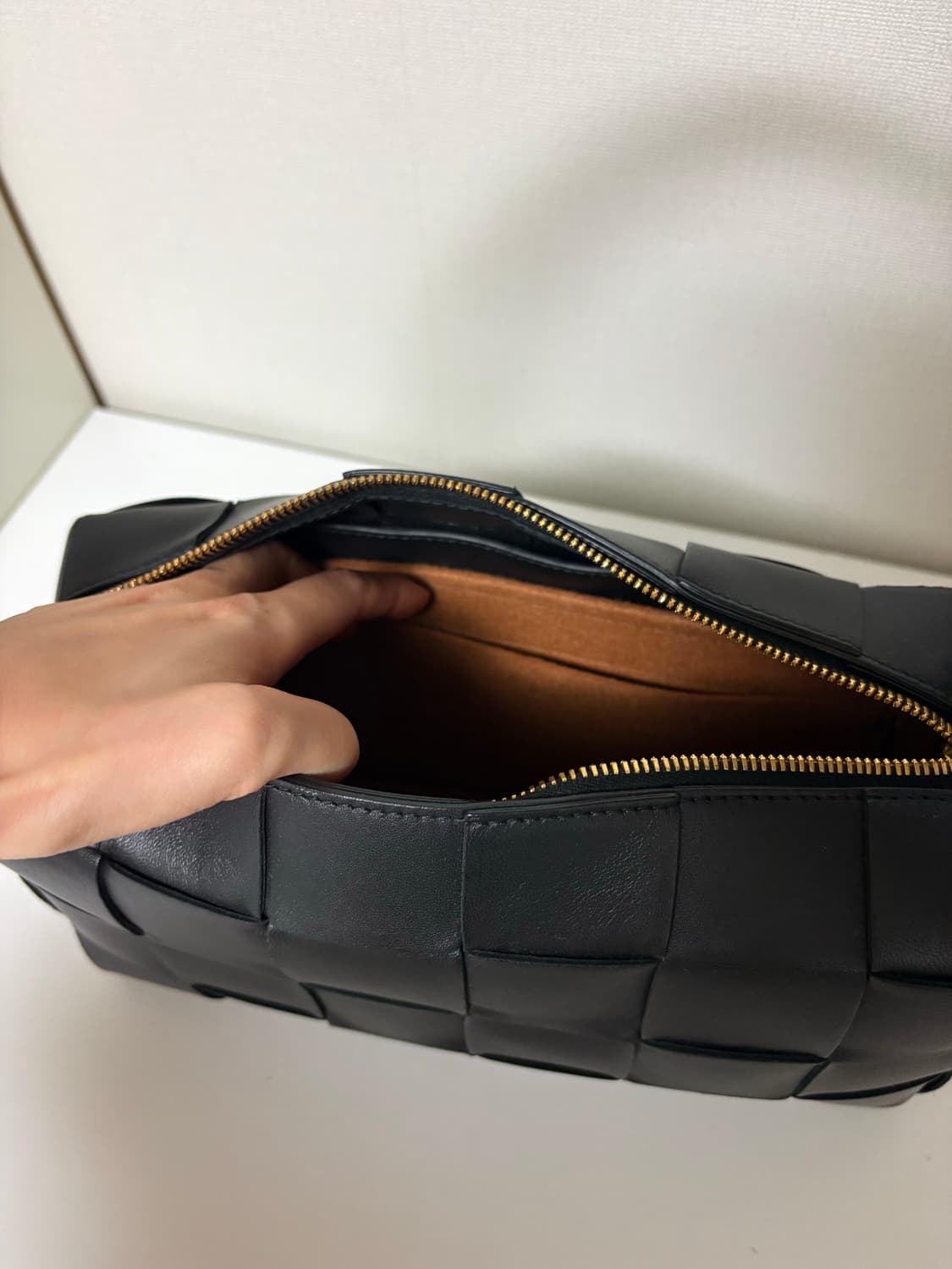 보테가베네타 브릭 카세트 숄더백 블랙 상품이미지7