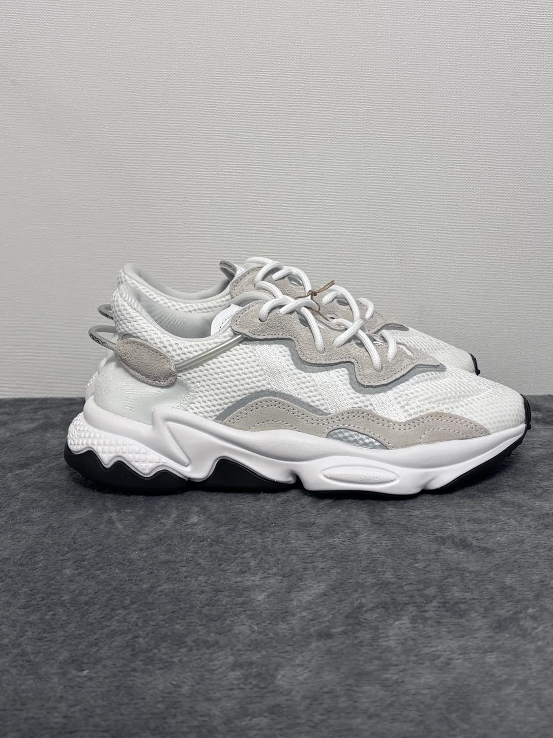 새상품) 220(225~230) 아디다스 코리아 오즈위고 흰색 운동화 상품이미지3