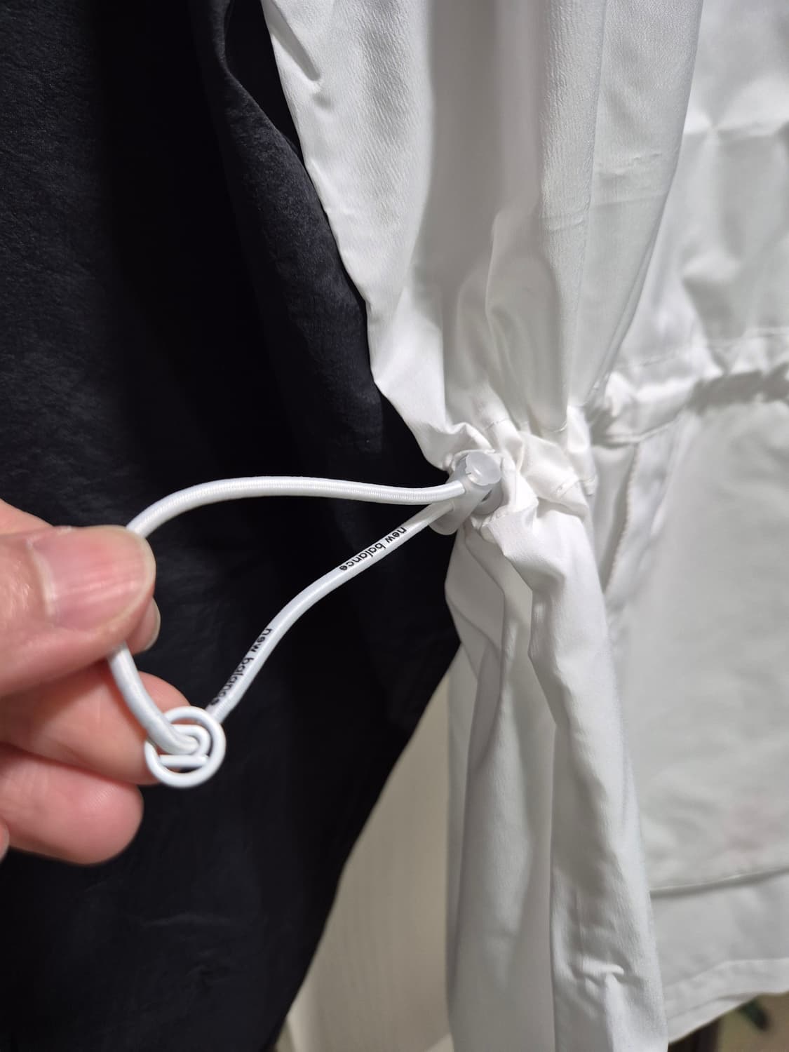 뉴발란스 블랙/화이트 아노락 바람막이 상품이미지6