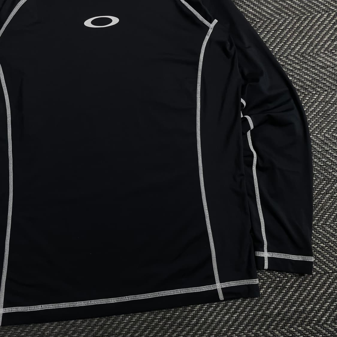 오클리 아이콘 센터로고 스티치 트레이닝 탑o 3765 상품이미지2