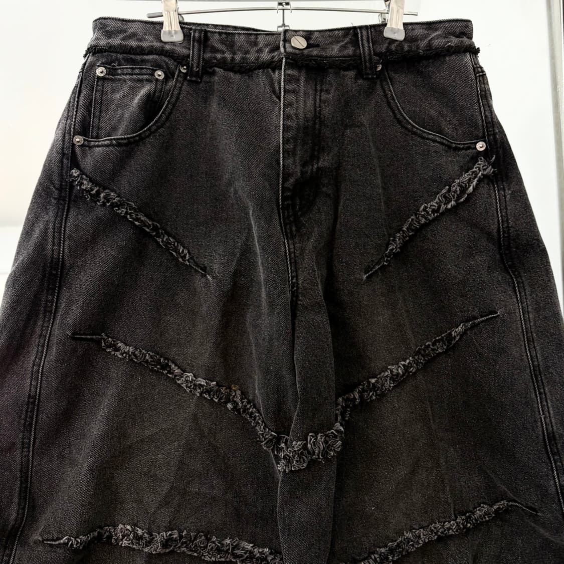 낫포너드 컷아웃 커브드 데님 팬츠 상품이미지6