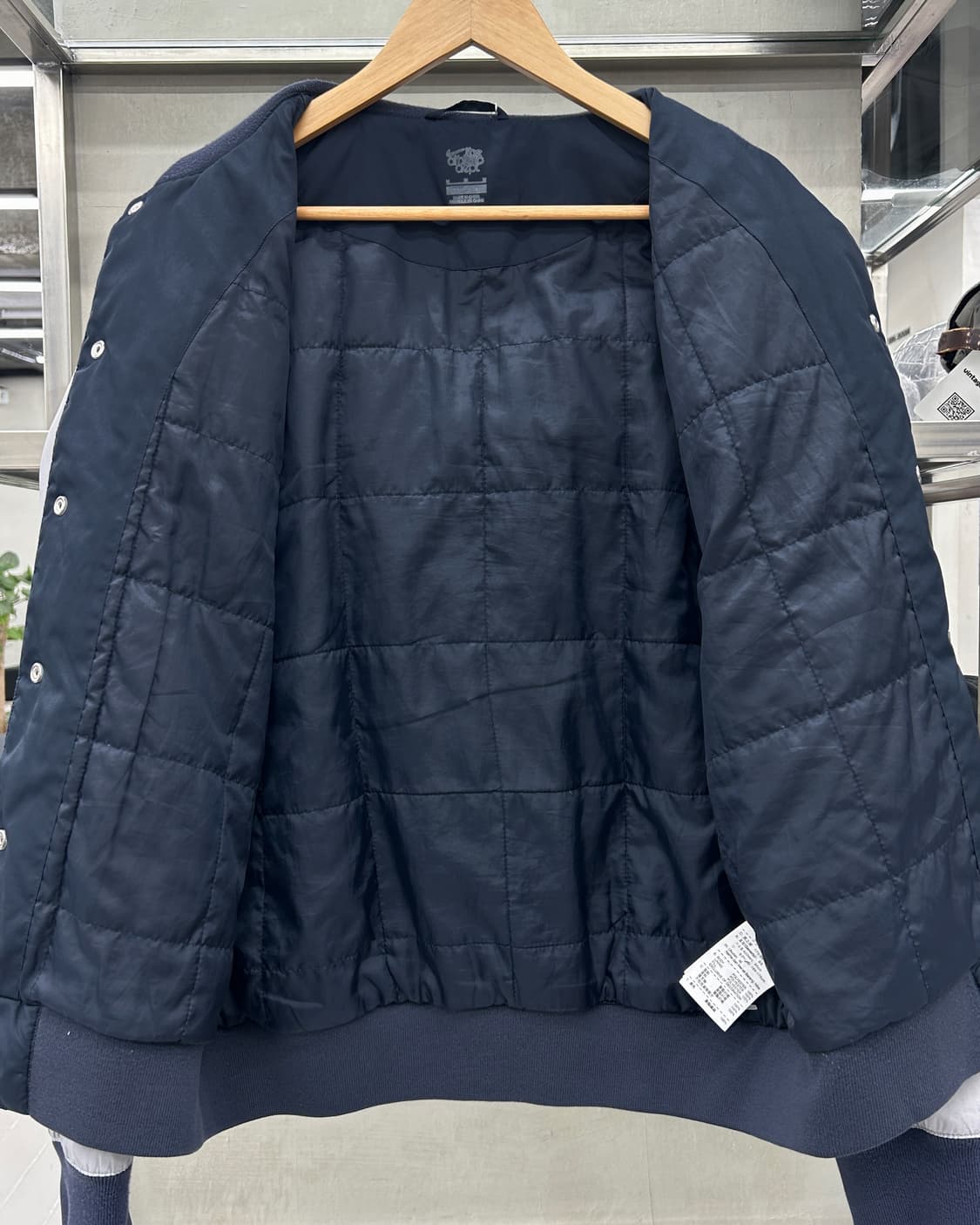 나이키 스우시 엠브로이더리 폴리쉘 바시티 자켓 점퍼 상품이미지3